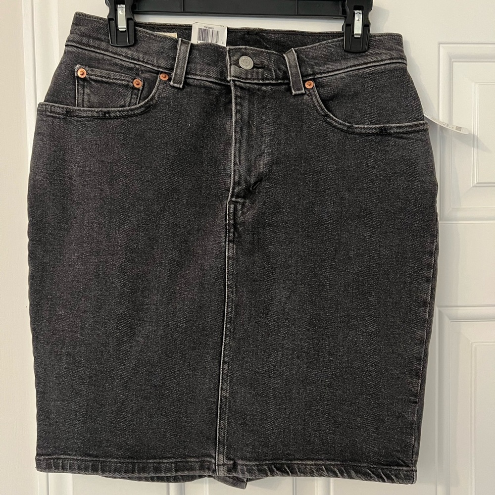 NWT Levi’s Essential Skirt